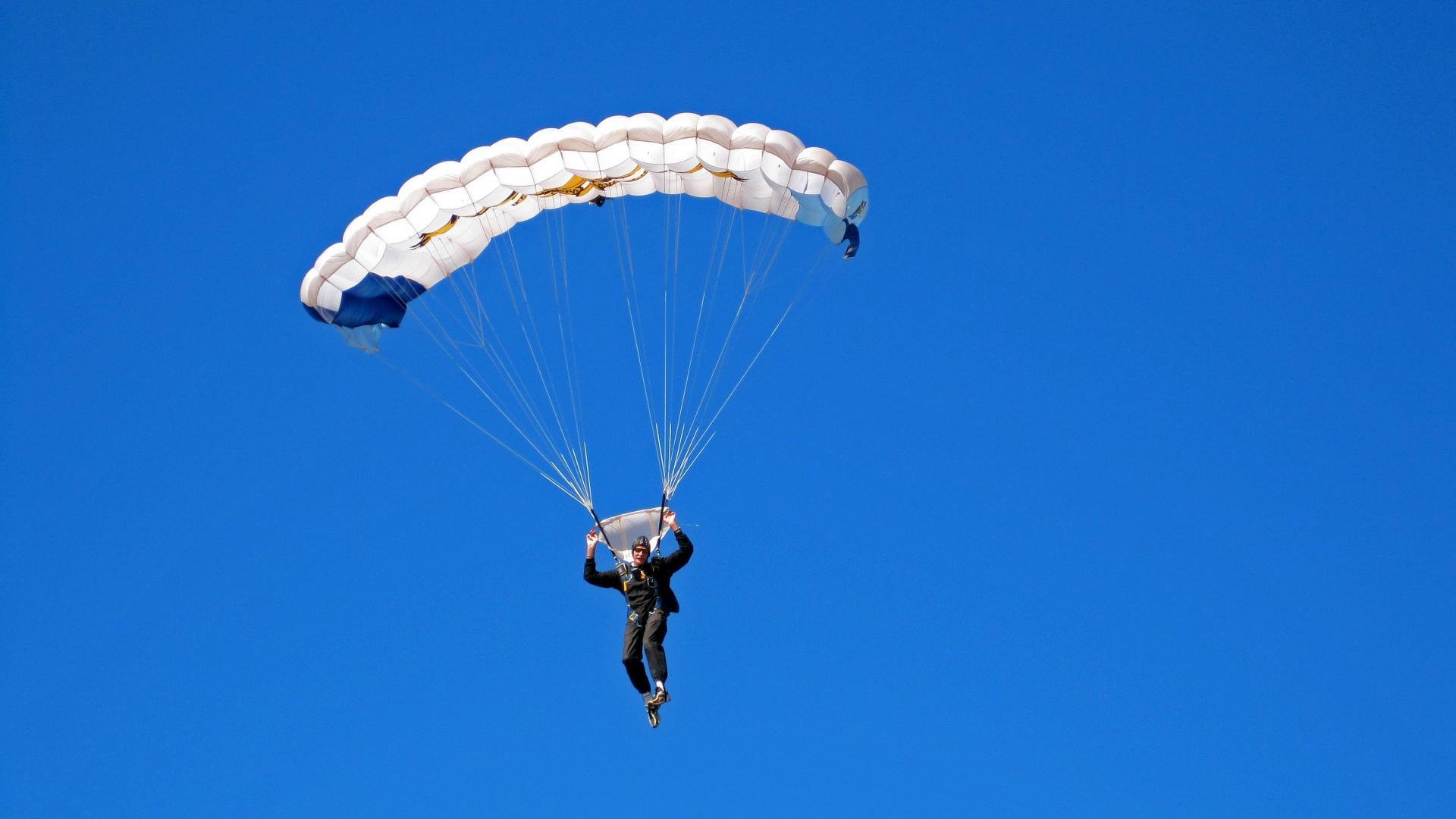 《电竞解说行业：从专业到娱乐的黄金转型》，电竞解说的工作内容有哪些